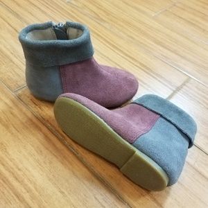 Baby/toddler suede booties